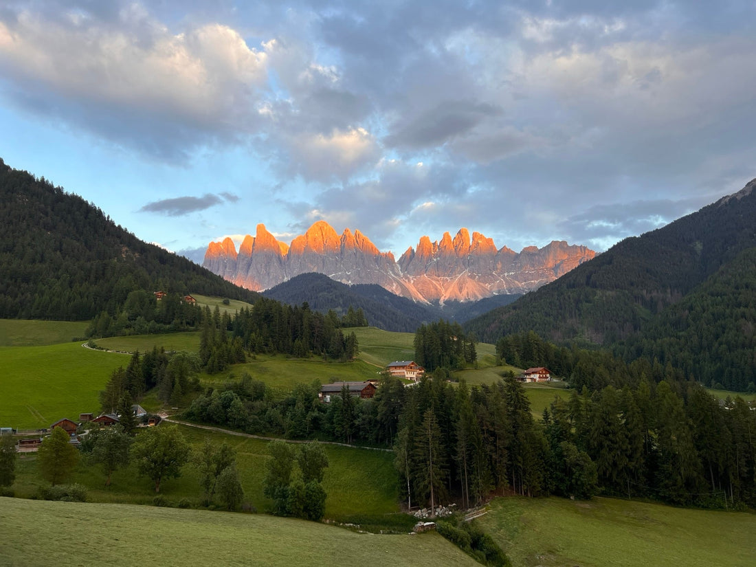 Dolomites itinerary: the lakes, sunrise and short-hike version already visible in the June photo bench