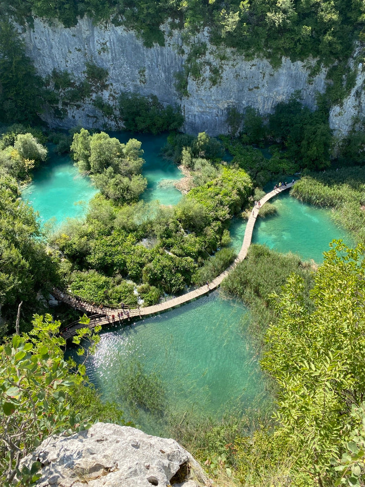 Plitvice Lakes itinerary: the waterfalls, boardwalks and Rastoke stop this Croatia bench already supports